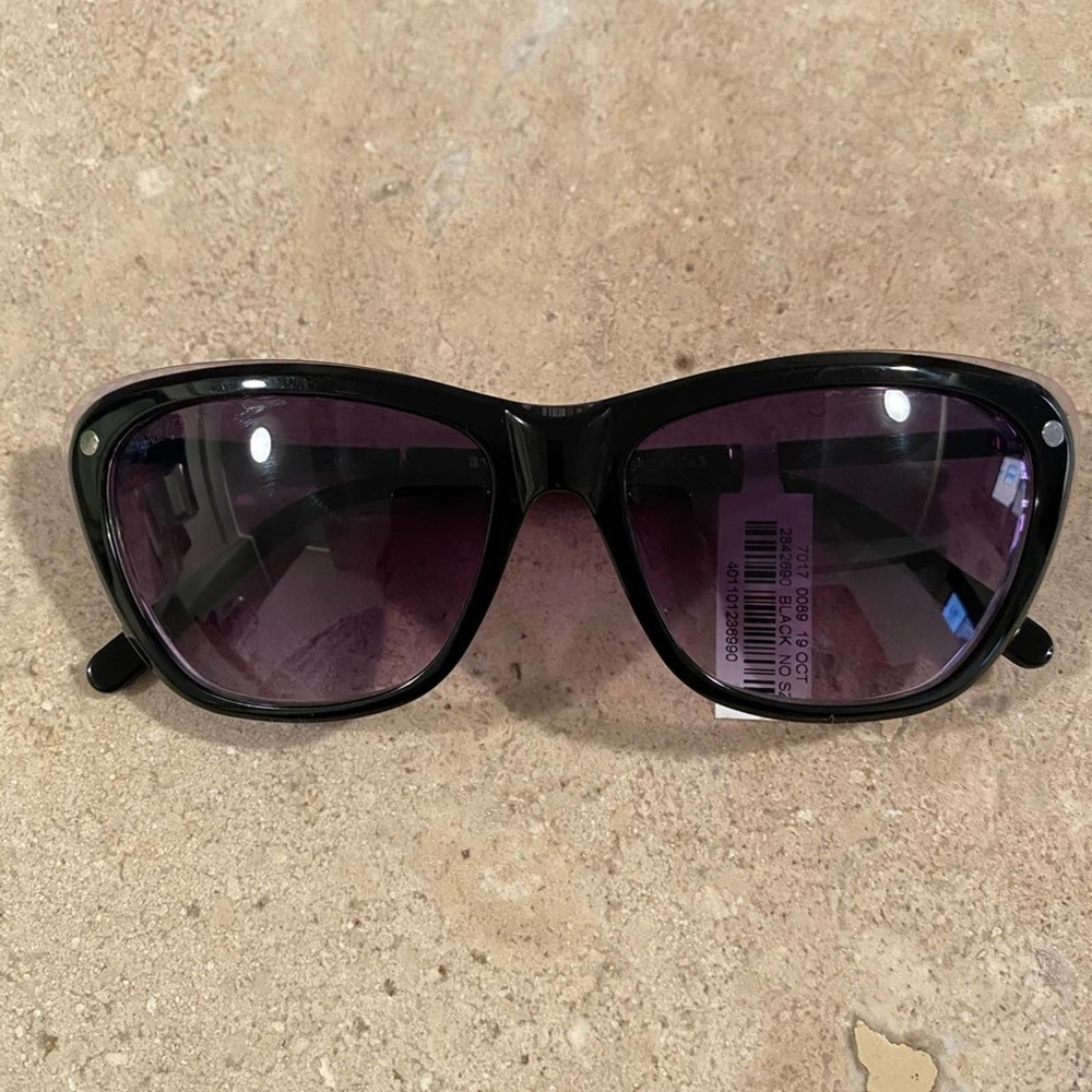 BALMAIN cat eye sunglasses NEW!  In black